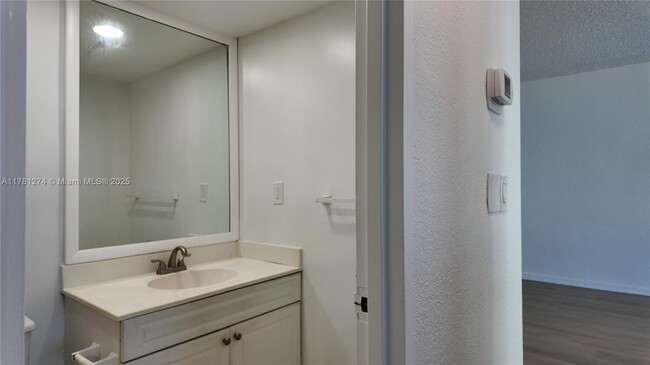 Building Photo - 3901 S Ocean Dr