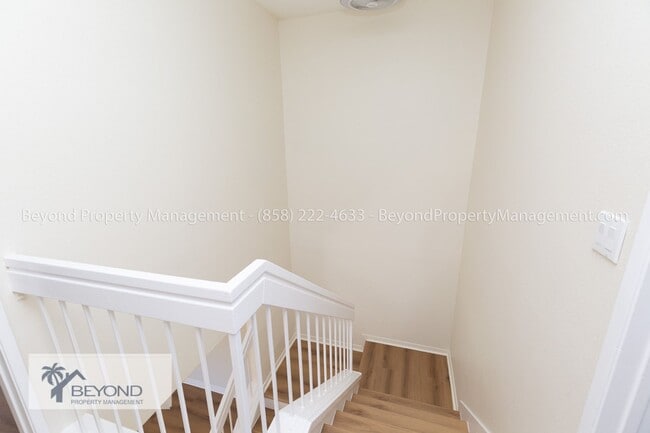 Building Photo - *** HIGHLY DESIRED 3BED/2.5BATH  HILLSBORO...
