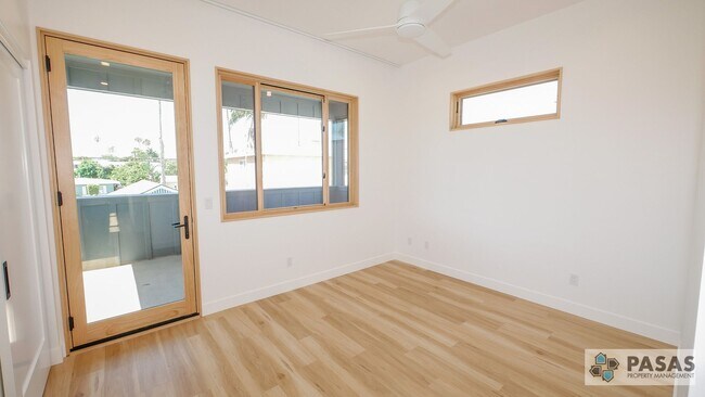 Building Photo - 4980 Narragansett Ave