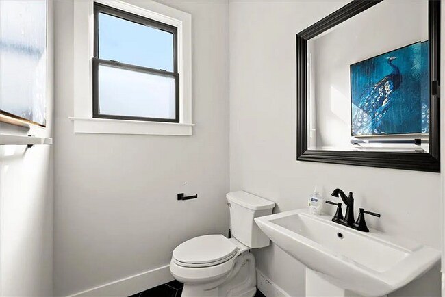 Building Photo - Spacious 4BR/4BA Home in Prime College Park Location