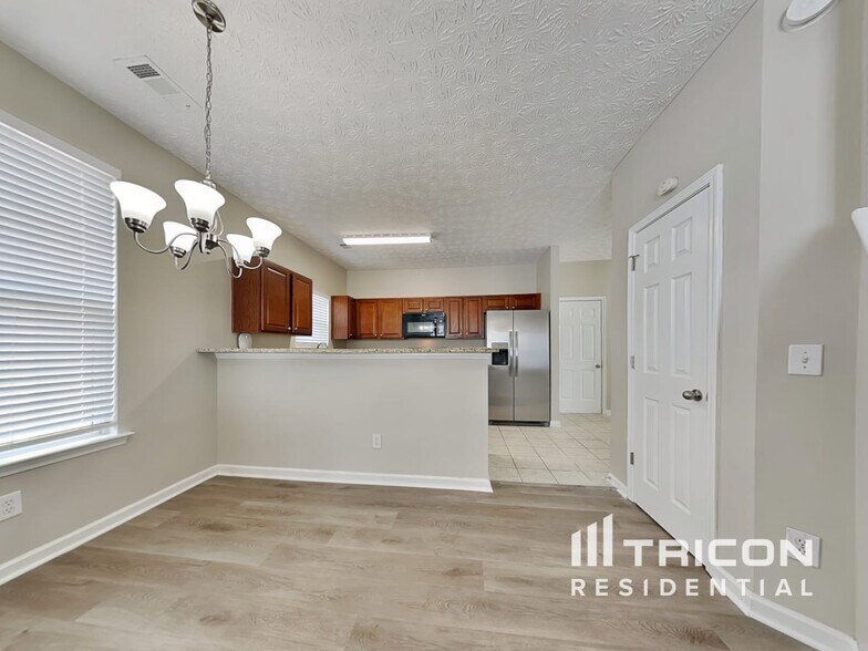 Building Photo - 4664 Parkway Cir