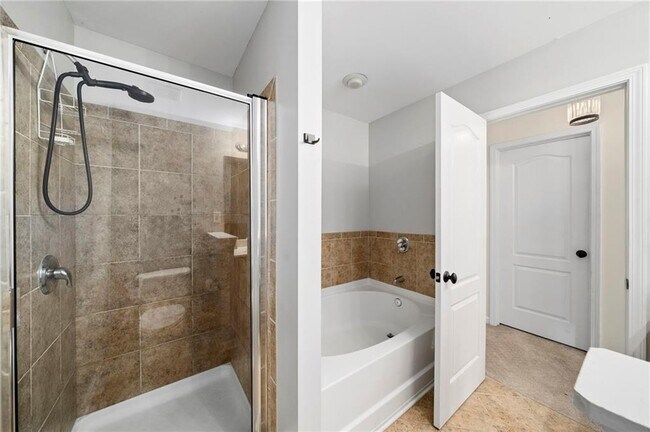 Building Photo - 5227 Whiteoak Ave