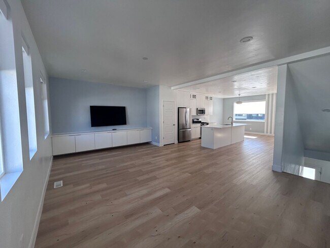 Building Photo - 4 Bedroom 3 Bath Town Home for Rent in AF