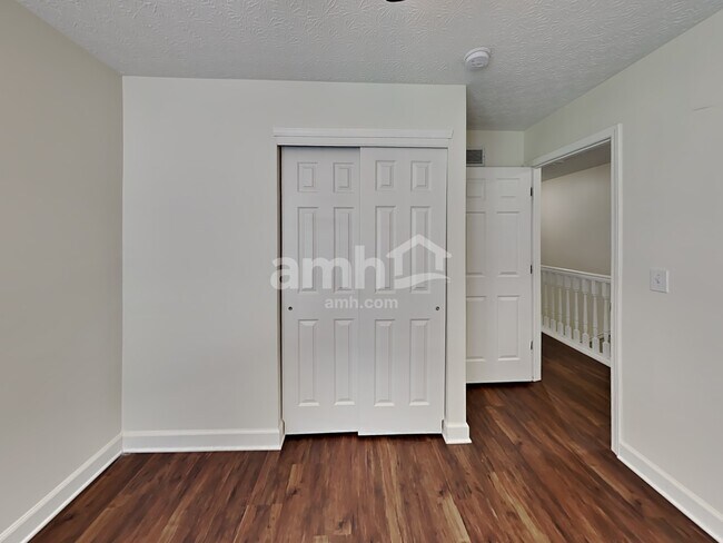 Building Photo - 5232 Dietrich Ave