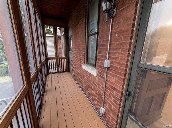 Outdoor screened in balcony off 1st bedroom - 4507 S Grand Blvd
