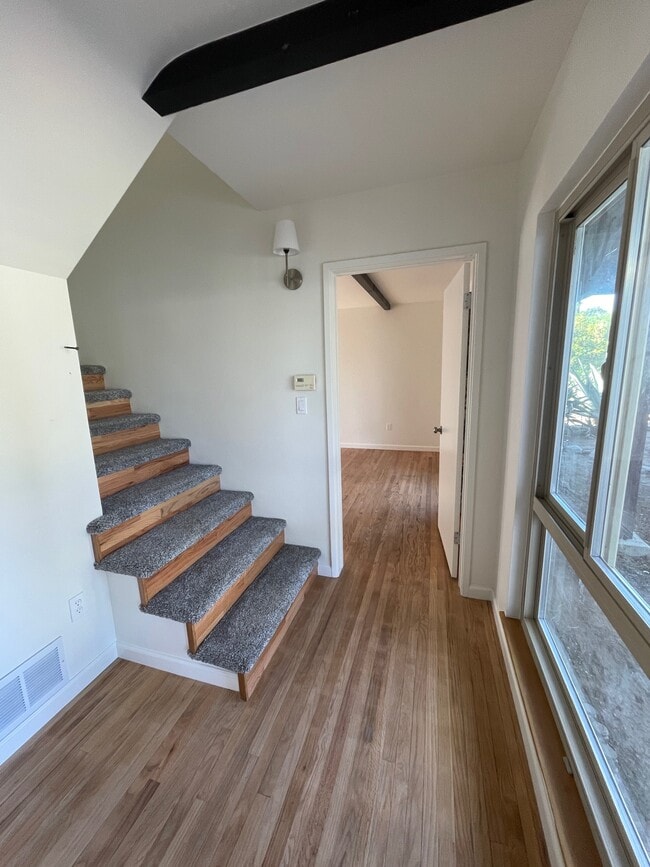 Building Photo - 576 Blaisdell Dr