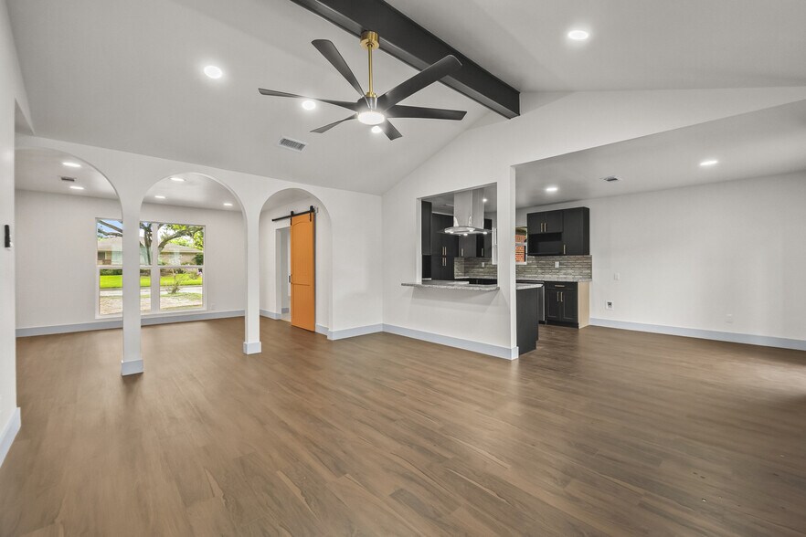 Building Photo - 4903 Mayflower St