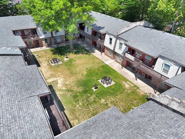 Building Photo - 421 Poplar Level Ct