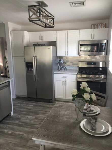 Kitchen - 23 E 6th St