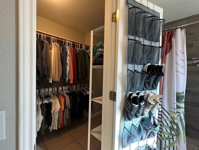 Building Photo - 223 Dana Dr