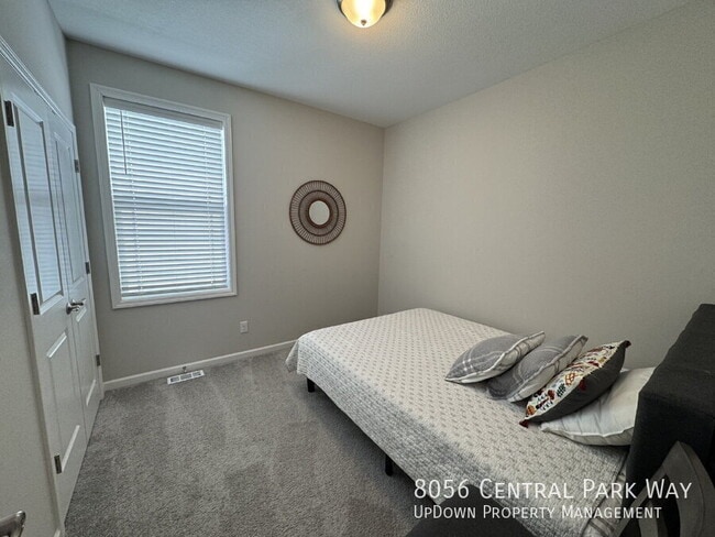 Building Photo - 8056 Central Park Way