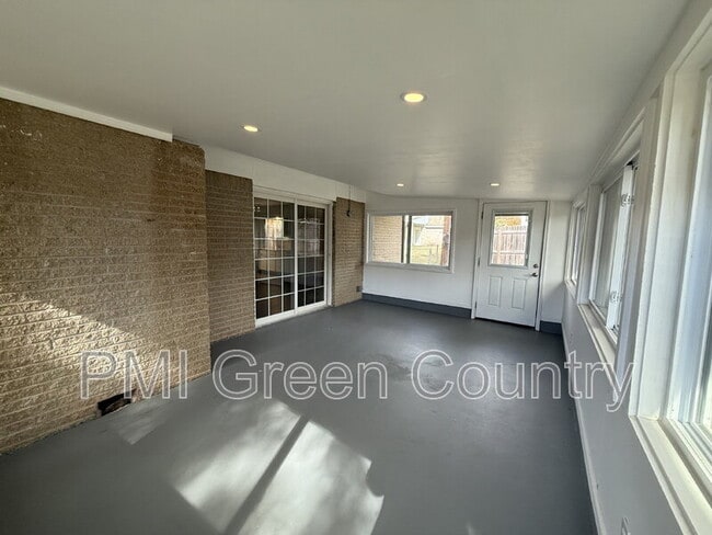 Building Photo - 2019 S Gum Ave