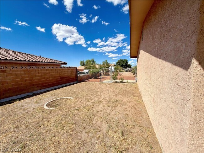 Building Photo - 1571 Turf Dr