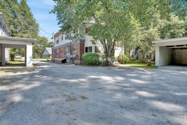 Building Photo - Charming Historic 2BR Apartment with Garag...