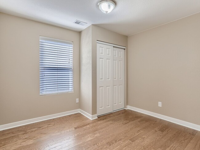 Building Photo - Lovely 3 Bedroom 2.5 Bath in Parker!