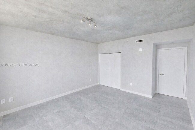 Building Photo - 3250 NE 1st Ave