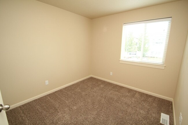Building Photo - Three bedroom house in Hazel Dell - AC / B...