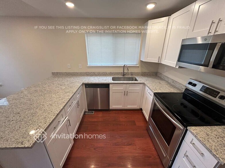 Building Photo - 5325 W 115th Pl