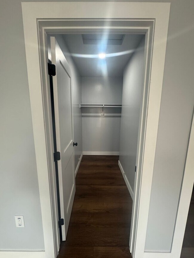 Building Photo - NEW AND BEAUTIFUL PRIVATE ADU