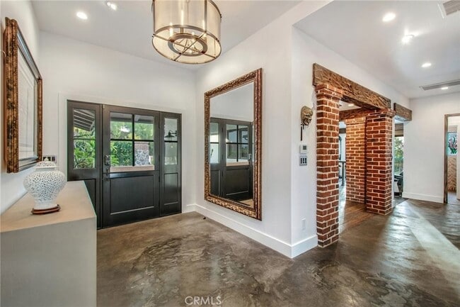 Building Photo - 27151 Mission Hills Dr