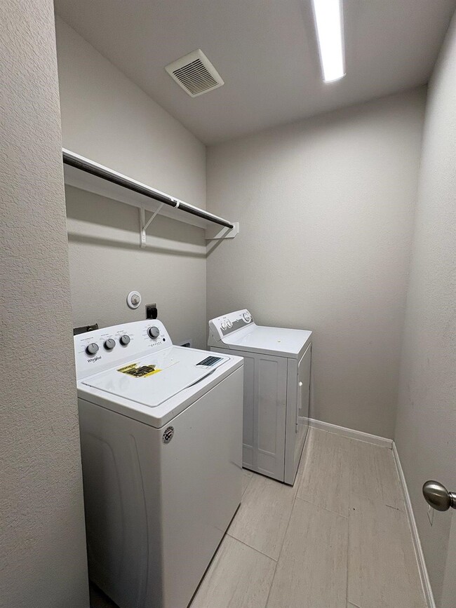 Building Photo - 29406 Amber Pne Ct