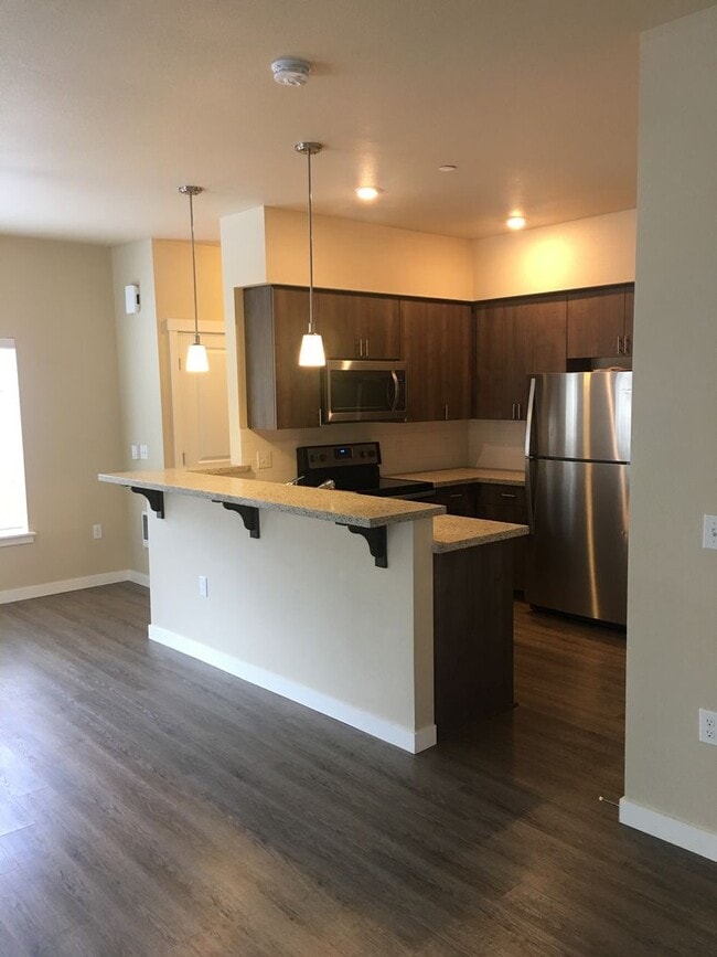 Building Photo - Now Leasing: Spacious 3 Bed, 2.5 Bath Townhome in Tumwater, WA