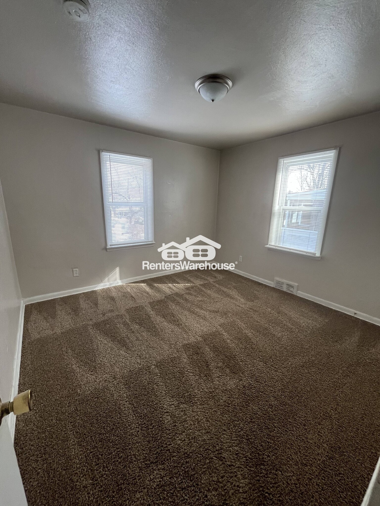 Building Photo - 9812 Balboa Dr