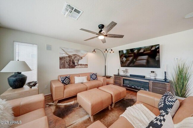 Building Photo - 29293 N Yellow Bee Dr