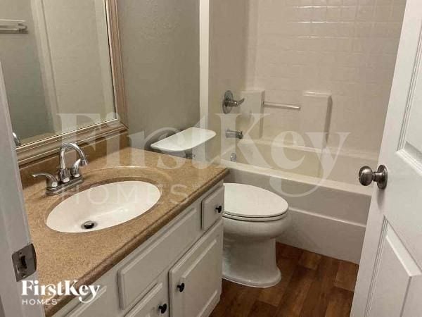 Building Photo - 1242 Summit Oaks Dr E