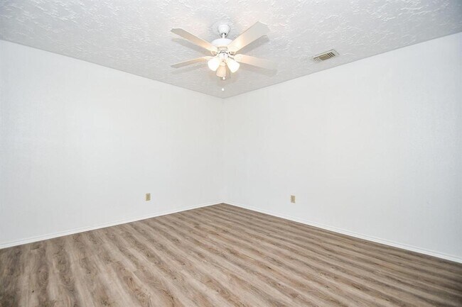 Building Photo - 12311 Grove Meadow Dr