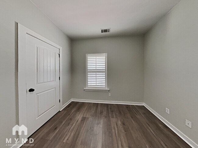 Building Photo - 325 Hathaway Ln