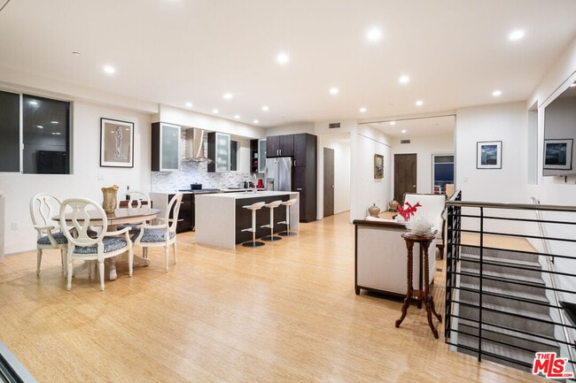 Building Photo - 6985 Trolleyway S