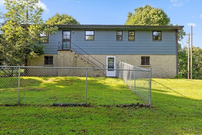 Building Photo - 517 Randall St