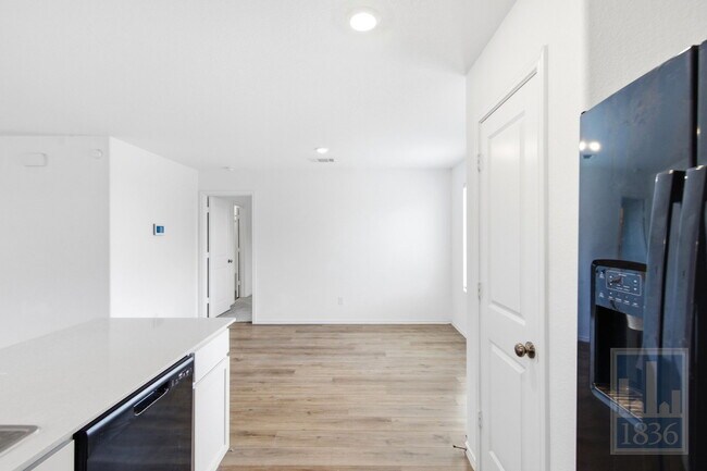 Building Photo - 612 Clear Sky Dr