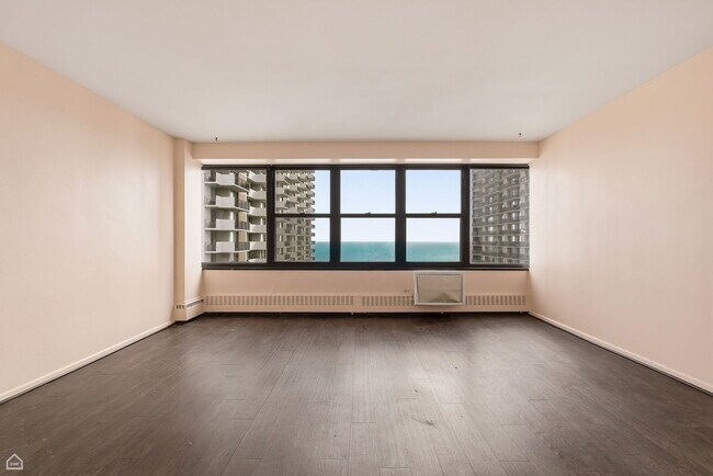 Building Photo - 6030 N Sheridan Rd