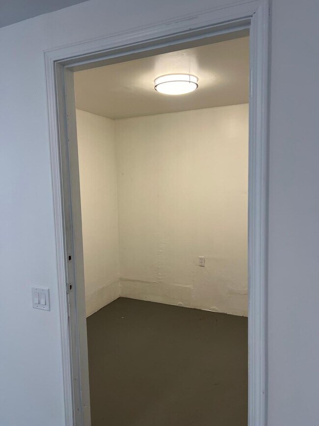 Building Photo - 2754 Agua Fria St
