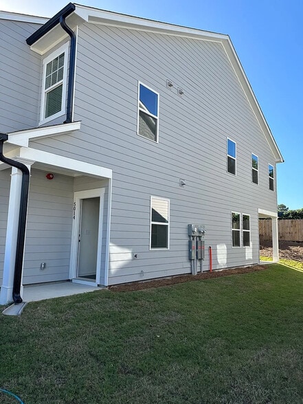 Building Photo - Room in Townhome on Elowen Ln