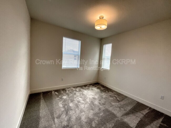 Building Photo - 2090 Daimler St