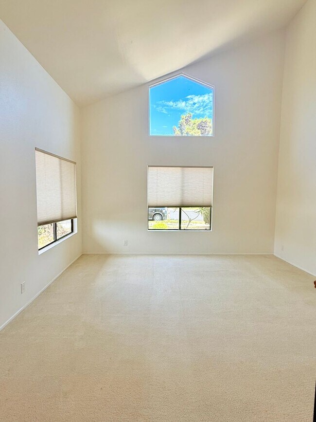 Building Photo - 3Bed/3Bath House Plus Office in South Torr...