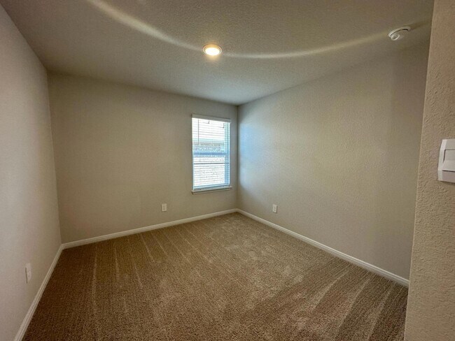 Building Photo - 113 Briggs Ln