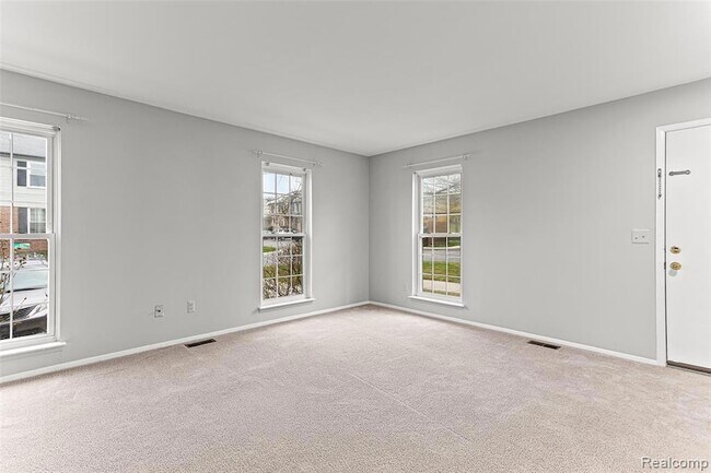 Building Photo - 3374 Burbank Dr