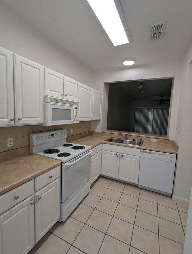 Building Photo - 4833 NW 46th Pl