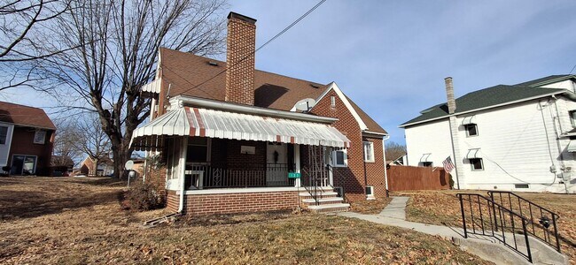 Primary Photo - 123 W Washington Ave
