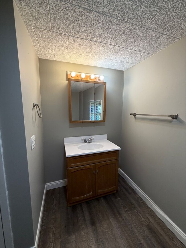 Building Photo - Charming Remodeled 2-Bedroom Home