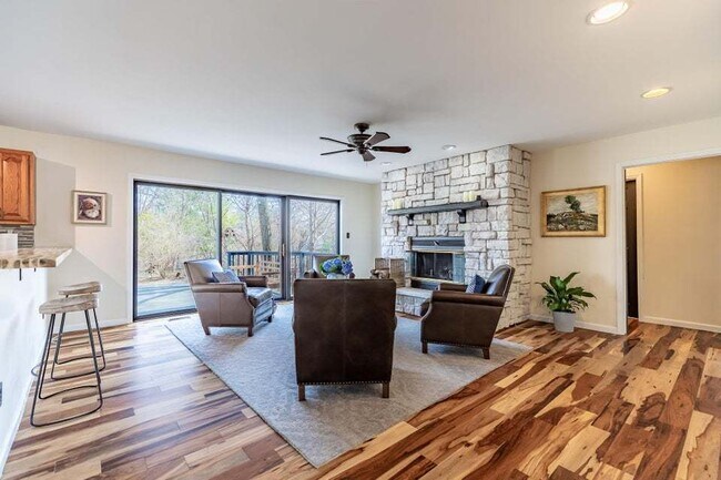 Building Photo - 9885 Belmont Ct