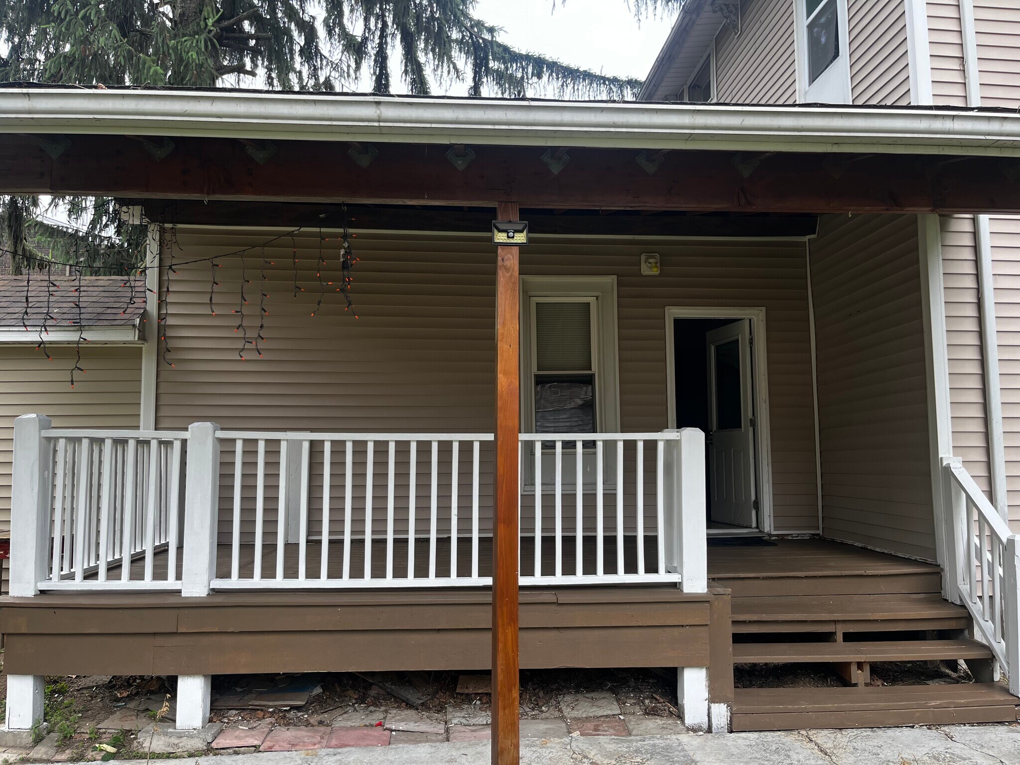 Building Photo - 357 College Ave