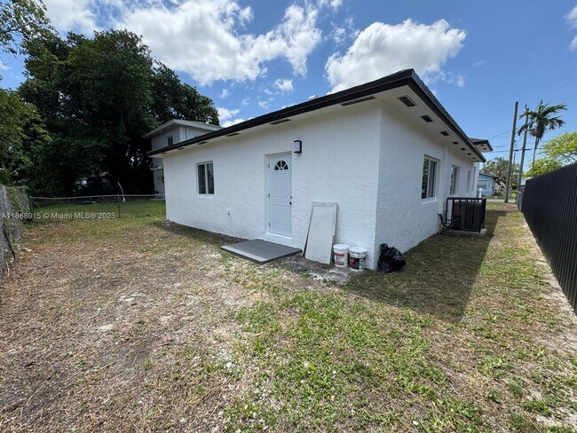 Building Photo - 3039 NW 51st Terrace