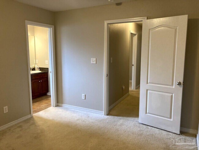 Building Photo - 8770 Kennedy Dr