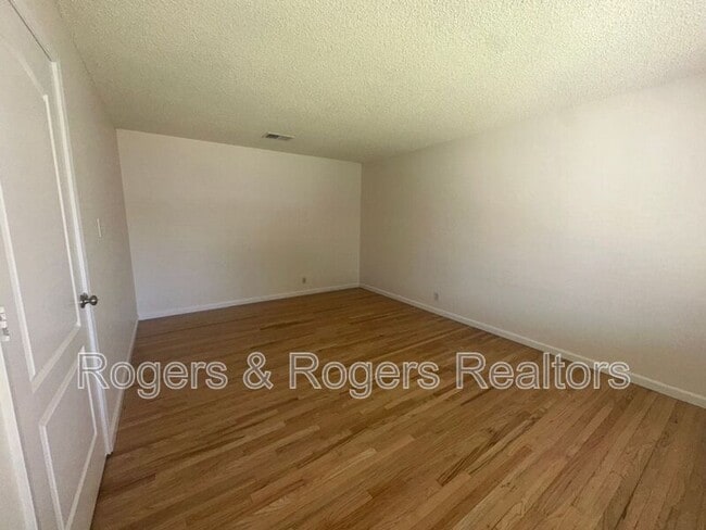 Building Photo - 2663 Westberry Dr