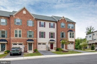 Building Photo - 7912 N Gladden Farm Way